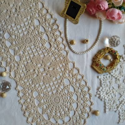 مفرش بيضاوى كلاسيك بفن الكروشيه 