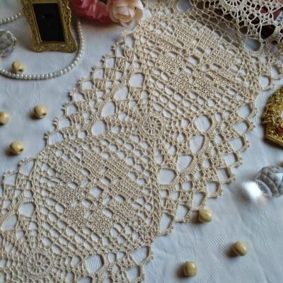 مفرش بيضاوى كلاسيك بفن الكروشيه 