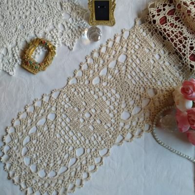 مفرش بيضاوى كلاسيك بفن الكروشيه 