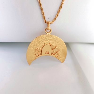 A flock of pigeons Pendant