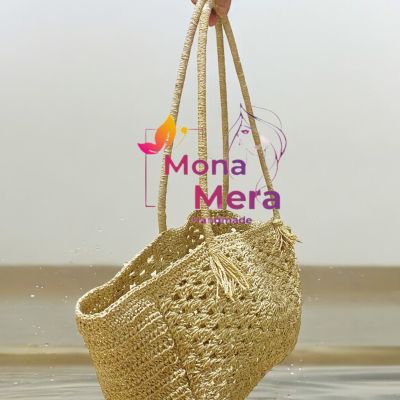 Raffia bag with square shape