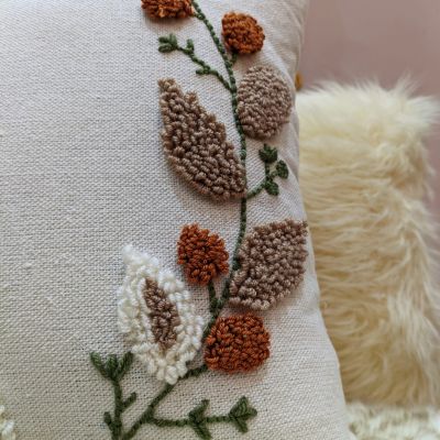 كوشن طوق الورد