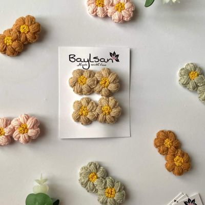 اتنين مشبك وردتين أقحوان