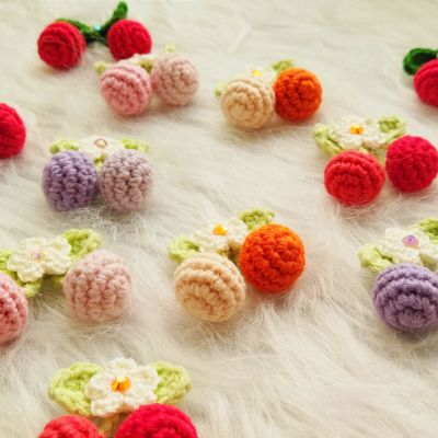 اتنين مشبك صغير كرز ملون