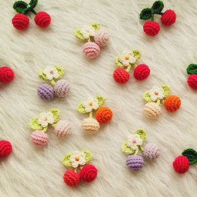 اتنين مشبك صغير كرز ملون