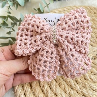 فيونكة كروشيه كبيرة