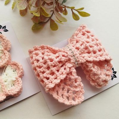 فيونكة كروشيه كبيرة