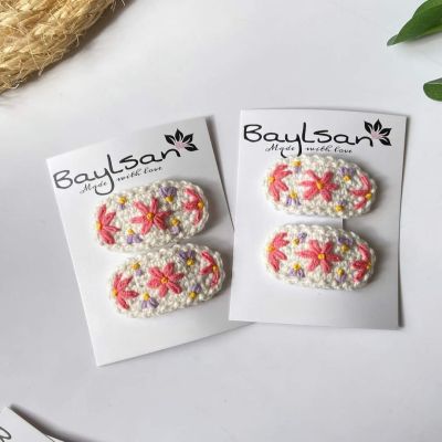 اتنين كلبس بيضاوي مع تطريز ألوان