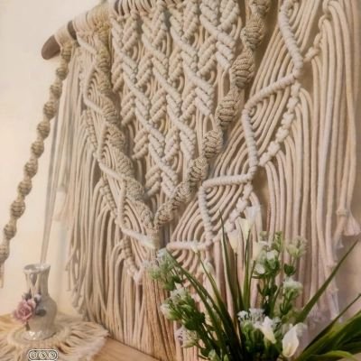 معلقة مكرمية برف خشب