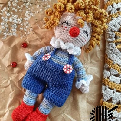 Amigurumi clown