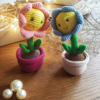Amigurumi flower pot 