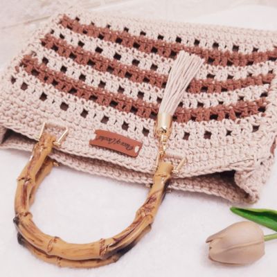 شنطة كروشية بيد عاج