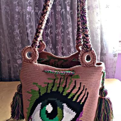 شنطة تابيستري برسمة عين 👁️