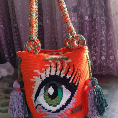 شنطة تابيستري برسمة عين 👁️