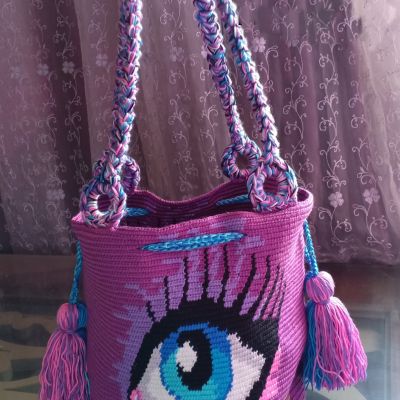 شنطة تابيستري برسمة عين 👁️