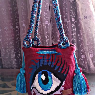 شنطة تابيستري برسمة عين 👁️