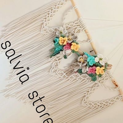 Macrame hanging with flower