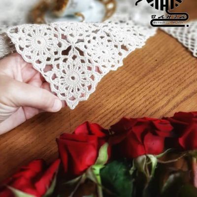 Crochet table runner