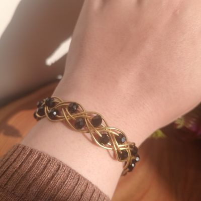 أسورة نحاس بخرز كريستال أسود 