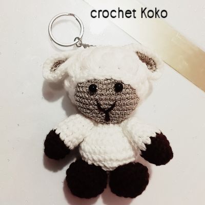 ميدليا شكل خروف صغير كروشيه 