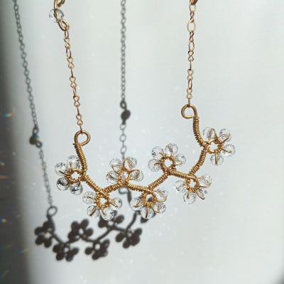 عقد الورد النحاس 