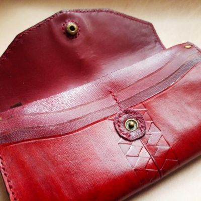 محفظة جلد طبيعي للنساء 