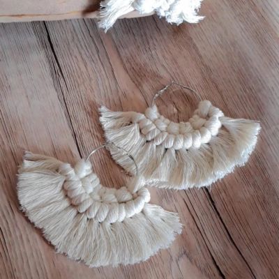 حلق بخيوط المكرمية 