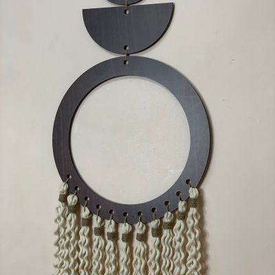 تعليقه خشبيه بحبال المكرميه 