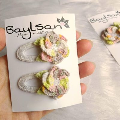 اتنين كلبس.. وردة مروحة ملونة