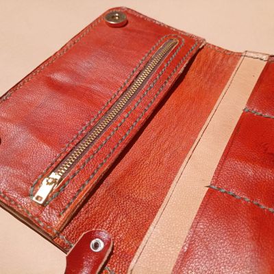 محفظة نسائية جلد طبيعي بزخارف إسلامية 