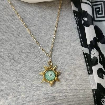 سلسلة نحاس علي شكل شمس 