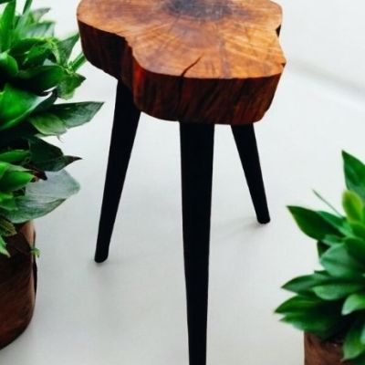 طاولة جانبية 