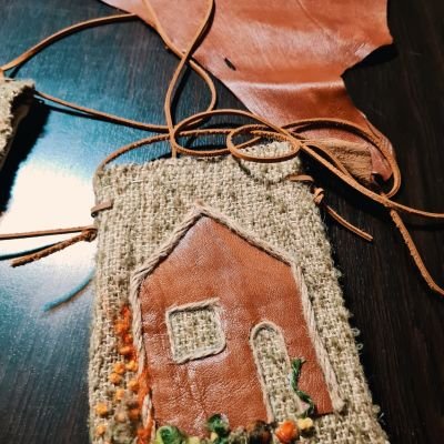 حقيبة من النول والجلد الطبيعي 