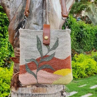 حقيبة من النول و الجلد 