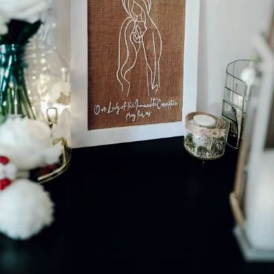 Wooden frame  with one line artwork 