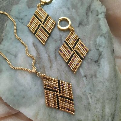 مجموعة الخطوط الرفيعة من خرز الميوكى