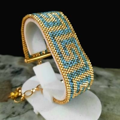 إسورة بنمط الفيرزاتشى باللون الفيروزى من خرز الميوكى