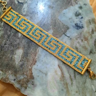 إسورة بنمط الفيرزاتشى باللون الفيروزى من خرز الميوكى