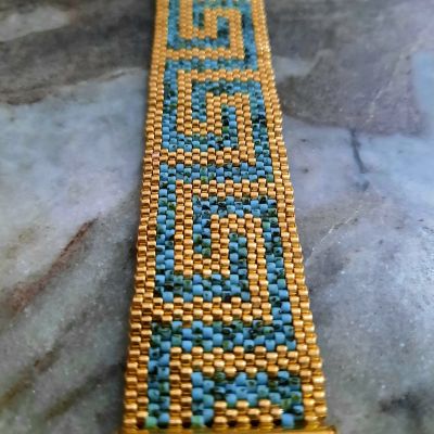 إسورة بنمط الفيرزاتشى باللون الفيروزى من خرز الميوكى