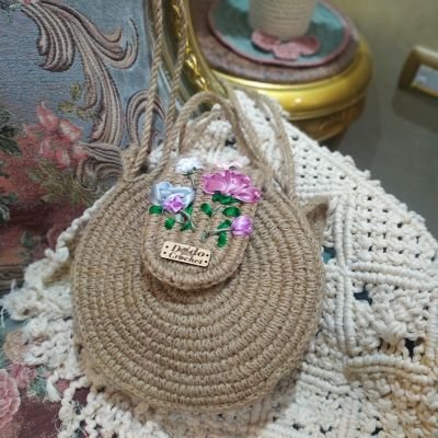 Round burlap bag