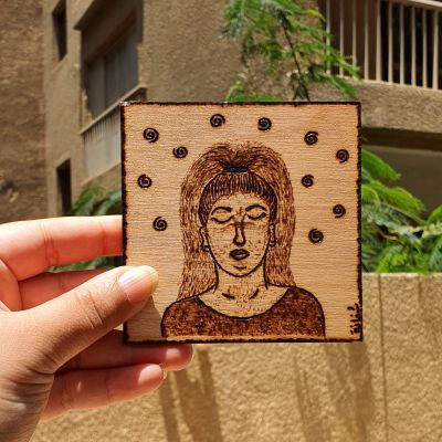 حرق يدوي على الخشب - قطعة مربعة