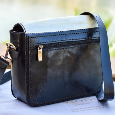 شنطه حريمي كروس موديل الفراشه 