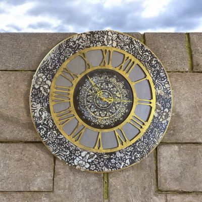 Decorative wall clock
