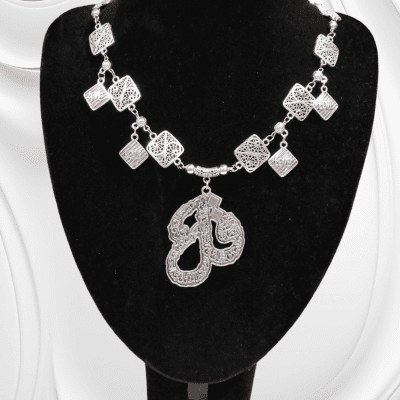 Necklaces of pandant silver colour 