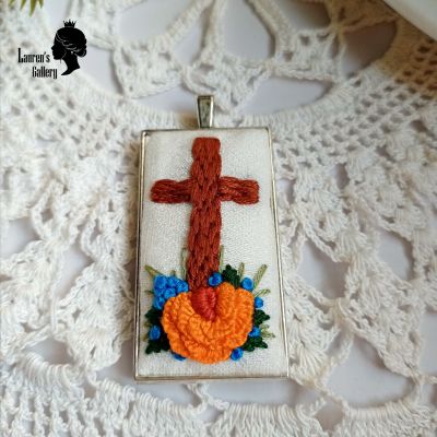Embroidery necklace
