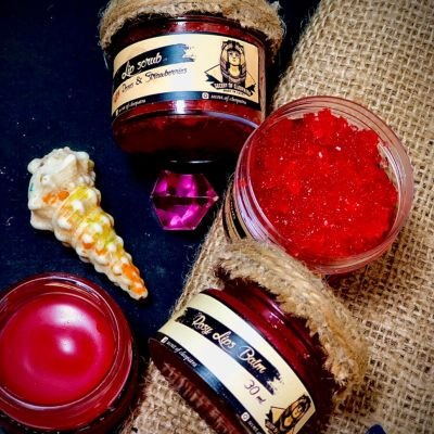 مجموعة لعلاج غمقان وتشقق الشفاة