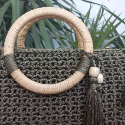 Shopping bag with bamboo handle