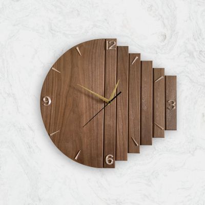 ساعة حائط من خشب الجوز الافريقي