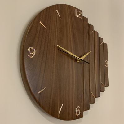 ساعة حائط من خشب الجوز الافريقي