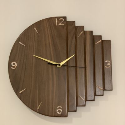 ساعة حائط من خشب الجوز الافريقي